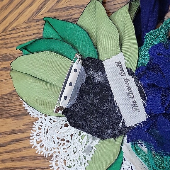 Class Quill Pin on Flower Clothing Dressy Classy Pin Navy Green Cream NEW - Picture 3 of 3